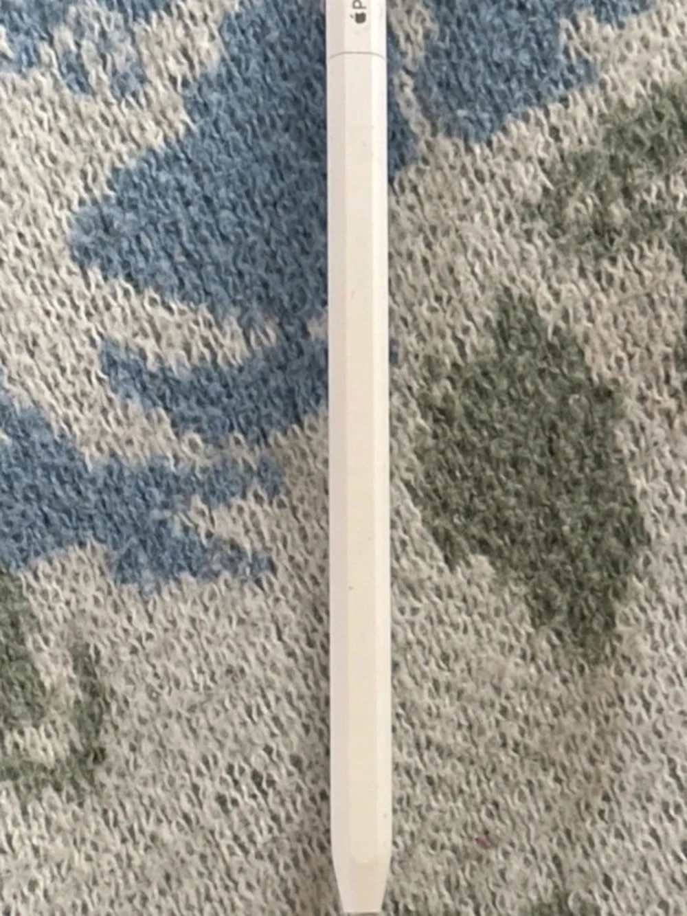 Apple iPad 16 with White magic Keyboard and Apple Pencil